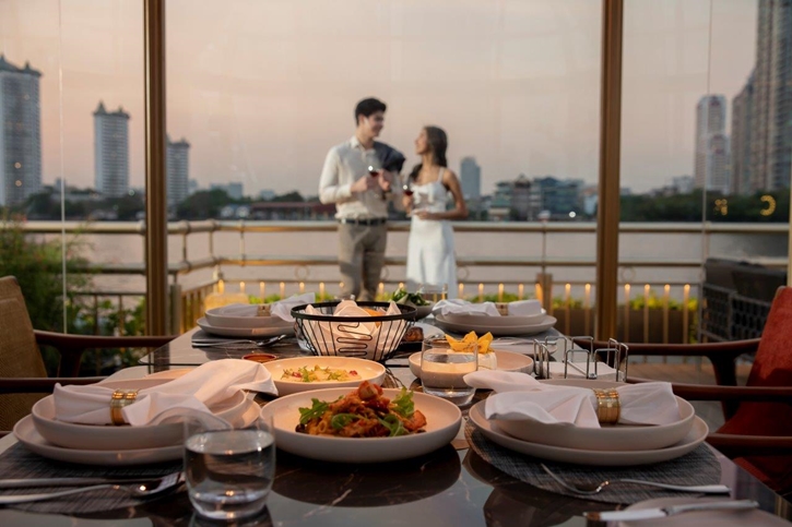 เฉลิมฉลองค่ำคืนลอยกระทงสุดพิเศษ ริมสายน้ำเจ้าพระยา ณ เดอะคริสตัลล์กริลล์เฮาส์ 