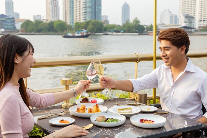 เฉลิมฉลองค่ำคืนลอยกระทงสุดพิเศษ ริมสายน้ำเจ้าพระยา ณ เดอะคริสตัลล์กริลล์เฮาส์ 