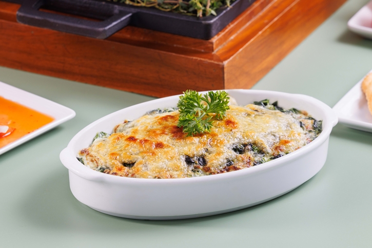 มื้ออาหารสำหรับครอบครัววันลอยกระทงที่ห้องอาหารจินเจอร์ โรงแรม ฮอลิเดย์ อินน์ กรุงเทพฯ (Holiday Inn Bangkok) 