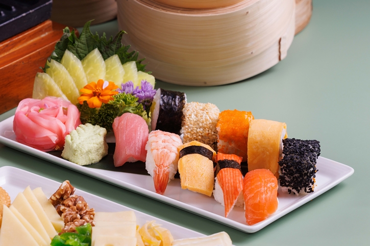 มื้ออาหารสำหรับครอบครัววันลอยกระทงที่ห้องอาหารจินเจอร์ โรงแรม ฮอลิเดย์ อินน์ กรุงเทพฯ (Holiday Inn Bangkok) 