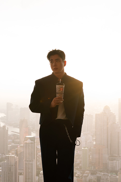 ที่แรกที่เดียว CHAGEE Mahanakhon สร้างปรากฏการณ์จิบชาเหนือเมฆ พร้อมวิวหลักล้านแบบ 360 องศา กับ Tea Bar บนชั้น 74 ที่สูงที่สุดในโลก