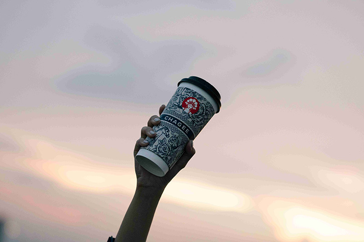 ที่แรกที่เดียว CHAGEE Mahanakhon สร้างปรากฏการณ์จิบชาเหนือเมฆ พร้อมวิวหลักล้านแบบ 360 องศา กับ Tea Bar บนชั้น 74 ที่สูงที่สุดในโลก