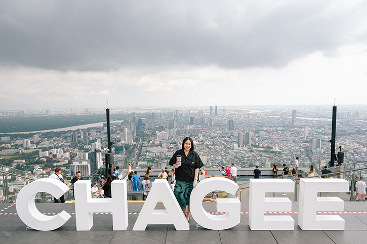 ที่แรกที่เดียว CHAGEE Mahanakhon สร้างปรากฏการณ์จิบชาเหนือเมฆ พร้อมวิวหลักล้านแบบ 360 องศา กับ Tea Bar บนชั้น 74 ที่สูงที่สุดในโลก