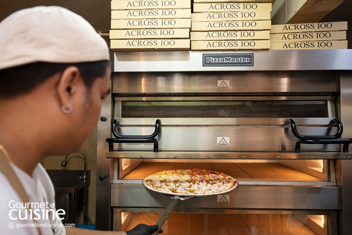 ร้านพิซซาสไตล์นิวยอร์กไซส์ยักษ์ขนาด 20 นิ้ว เหมาะสำหรับพาเพื่อนและครอบครัวมาแชร์ริงกัน