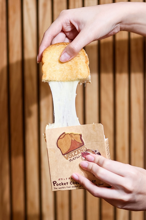 เมกาบางนา ชวนอร่อยละลายไปกับความฟินสุดชีส ในแคมเปญ “MEGA SAYS CHEEZZZ” สมาชิกเมกา สไมล์ รีวอร์ดส แลกรับฟรี! 12 เมนูชีสทั้งขนมและเครื่องดื่ม วันนี้ – 30 พ.ย. 68 ที่ศูนย์การค้าเมกาบางนา