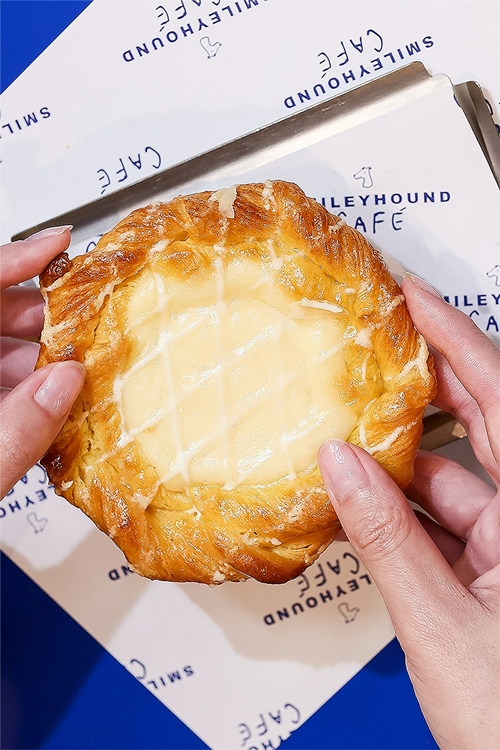 เมกาบางนา ชวนอร่อยละลายไปกับความฟินสุดชีส ในแคมเปญ “MEGA SAYS CHEEZZZ” สมาชิกเมกา สไมล์ รีวอร์ดส แลกรับฟรี! 12 เมนูชีสทั้งขนมและเครื่องดื่ม วันนี้ – 30 พ.ย. 68 ที่ศูนย์การค้าเมกาบางนา