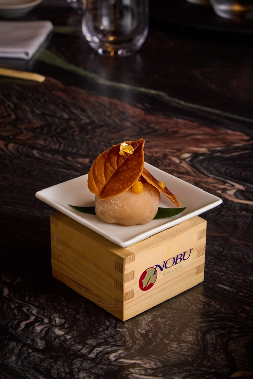 ในโอกาสครบรอบ 1 ปีของร้านอาหาร Nobu Bangkok ที่เป็นจุดหมายปลายทางแห่งความหรูหราและรสชาติญี่ปุ่น-เปรูระดับโลก เชฟ Nobu Matsuhisa ผู้ก่อตั้งและไอคอนแห่งวงการอาหารได้เดินทางมากรุงเทพฯ