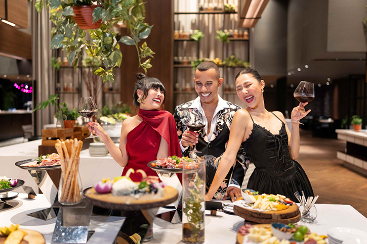 จิบไวน์รสเยี่ยมพร้อมชมวิวกรุงเทพฯ สุดอลังการที่อวานี สุขุมวิท กรุงเทพฯ