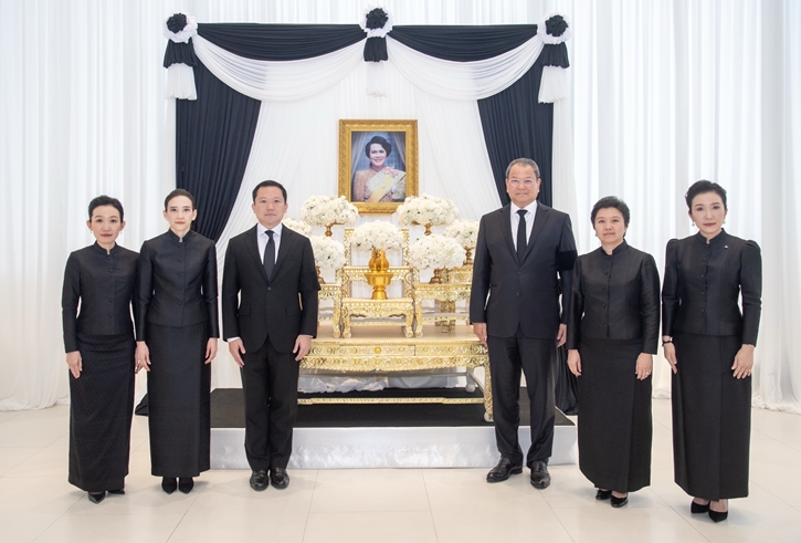 บริษัท ไทยเบฟเวอเรจ จำกัด (มหาชน) น้อมถวายความอาลัยเบื้องหน้าพระฉายาลักษณ์  สมเด็จพระนางเจ้าสิริกิติ์ พระบรมราชินีนาถ พระบรมราชชนนีพันปีหลวง