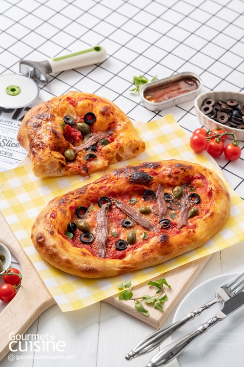 โฮมเมดพิซซาแอนโชวีมะกอกดำ (Homemade Classic Anchovy Pizza)