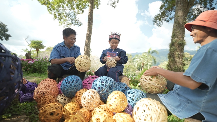 มูลนิธิแม่ฟ้าหลวงฯ ร่วมกับ เซ็นทรัล เชียงราย สืบสานพระปณิธานสมเด็จ พระบรมราชชนนีพันปีหลวง ถ่ายทอดภูมิปัญญา 4 ชนเผ่าล้านนา สู่งานศิลป์