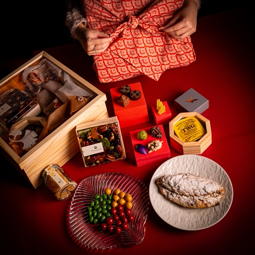 โรงแรม ดิ โอกุระ เพรสทีจ กรุงเทพฯ ภูมิใจเสนอ “Merrymakers Festive Hamper” กล่องของขวัญที่รวมความคลาสสิกของคริสต์มาสและศิลปะญี่ปุ่นเข้าไว้ด้วยกันอย่างลงตัว