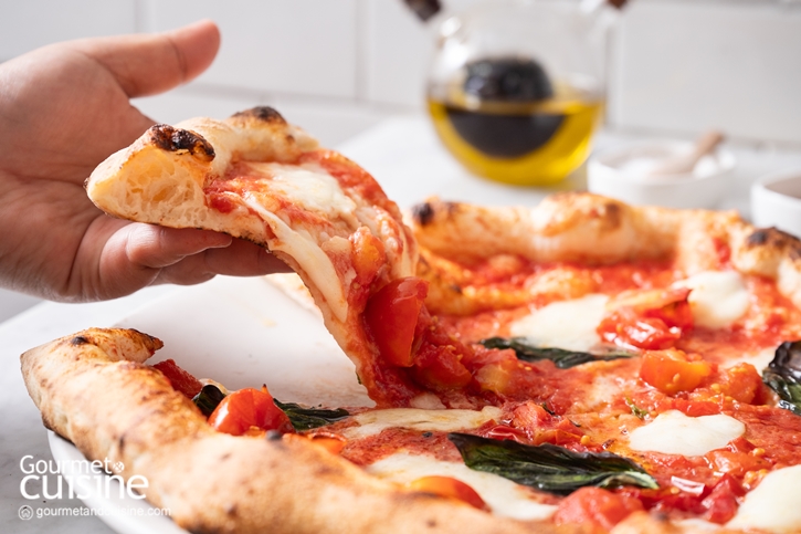 บรรยากาศช่วงกลางวันที่ Peppina ในซอยสุขุมวิท 33 เต็มไปด้วยชีวิตชีวา กลิ่นหอม ของพิซซาอบใหม่และบทสนทนาของลูกค้าหลากสัญชาติ ทำให้ร้านพิซซาสไตล์นาโปลีแห่งนี้มีเสน่ห์มาก