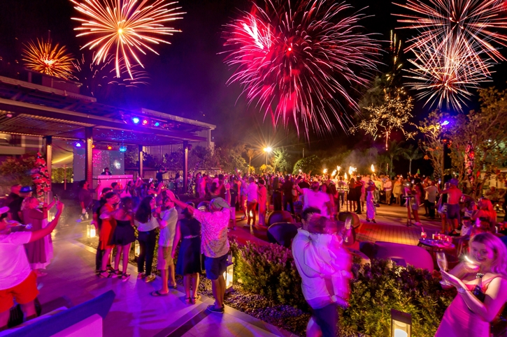 ฉลองเทศกาลแห่งความสุขริมทะเลอย่างมีสไตล์ ณ โรงแรมโฟร์พอยท์ส  บาย เชอราตัน ภูเก็ต ป่าตอง บีช รีสอร์ท