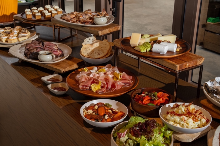 Rava Beach Club เปิดตัว Pura Vida Sunday Brunch ที่สุดแห่งประสบการณ์ บุฟเฟ่ต์มื้อสายวันอาทิตย์ในบรรยากาศริมสระน้ำรับวิวสุดอลังของหาดบางเทา