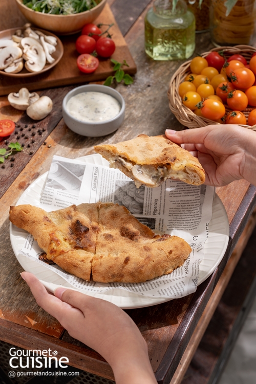 โฮมเมดคาลโซเนครีมเห็ดทรัฟเฟิลชีส (Homemade Truffle Cheese Calzone)