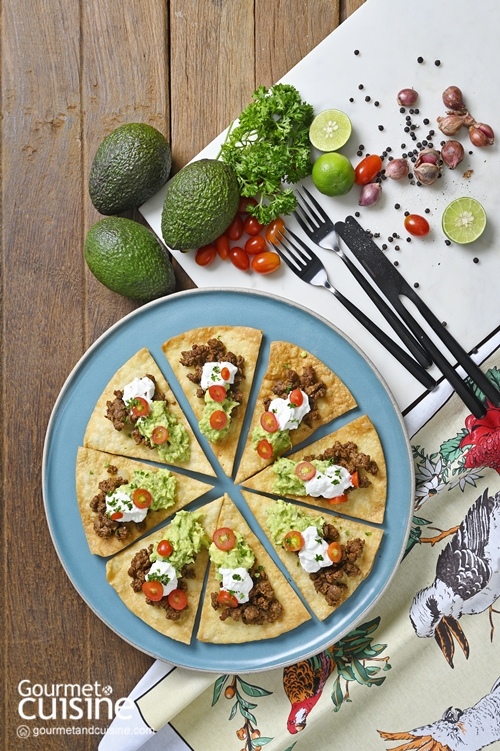 นาโชเนื้อและอะโวคาโด (Beef & Avocado Nachos)