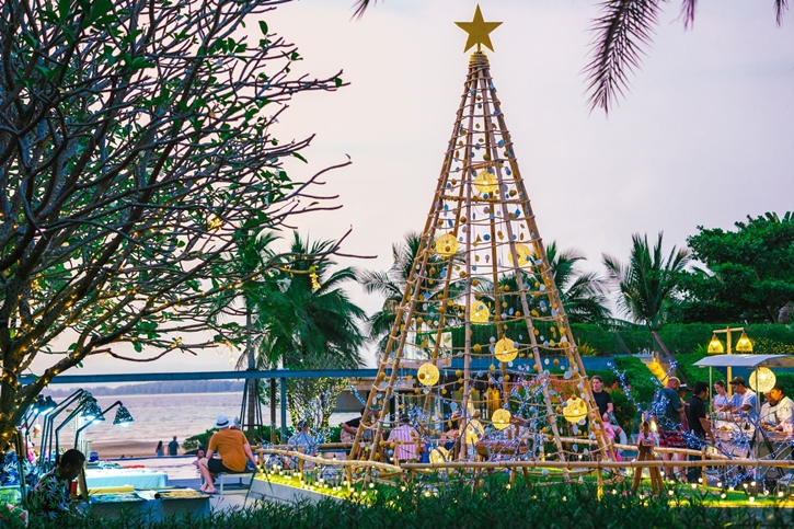 เทศกาลแห่งความสุขกลับมาอีกครั้ง เต็มอิ่มความสุขส่งท้ายปีด้วยหลากหลายกิจกรรมและดินเนอร์พิเศษ ณ ภูเก็ต แมริออท รีสอร์ท แอนด์ สปา, ในยาง บีช