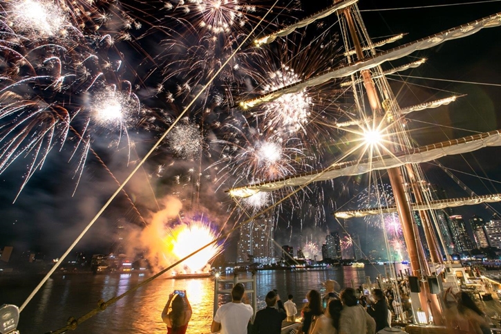 ร่วมเฉลิมฉลองคืนส่งท้ายปีเก่า กับ Cowboy Spirits & Midnight Cheers  พร้อมดื่มด่ำเมนูพิเศษบนเรือสิริมหรรณพ ณ เอเชียทีค เดอะ ริเวอร์ฟร้อนท์