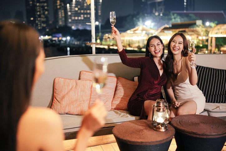 ร่วมเฉลิมฉลองคืนส่งท้ายปีเก่า กับ Cowboy Spirits & Midnight Cheers  พร้อมดื่มด่ำเมนูพิเศษบนเรือสิริมหรรณพ ณ เอเชียทีค เดอะ ริเวอร์ฟร้อนท์