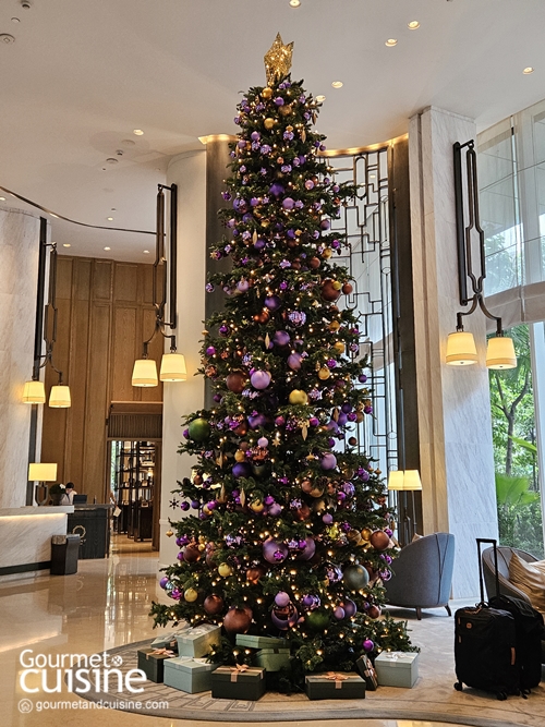 ชวนไปชิม Festive Afternoon Tea ใต้ต้นคริสต์มาสสีม่วง ที่ Waldorf Astoria Bangkok