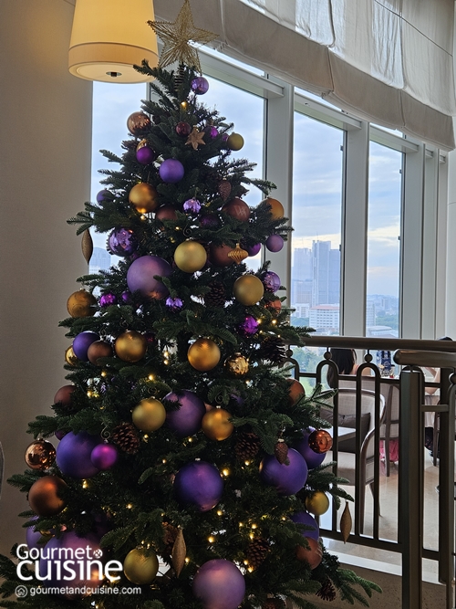 ชวนไปชิม Festive Afternoon Tea ใต้ต้นคริสต์มาสสีม่วง ที่ Waldorf Astoria Bangkok
