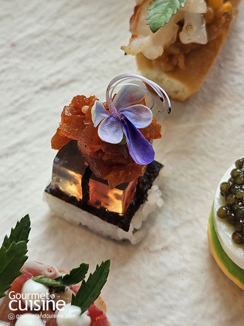 ชวนไปชิม Festive Afternoon Tea ใต้ต้นคริสต์มาสสีม่วง ที่ Waldorf Astoria Bangkok