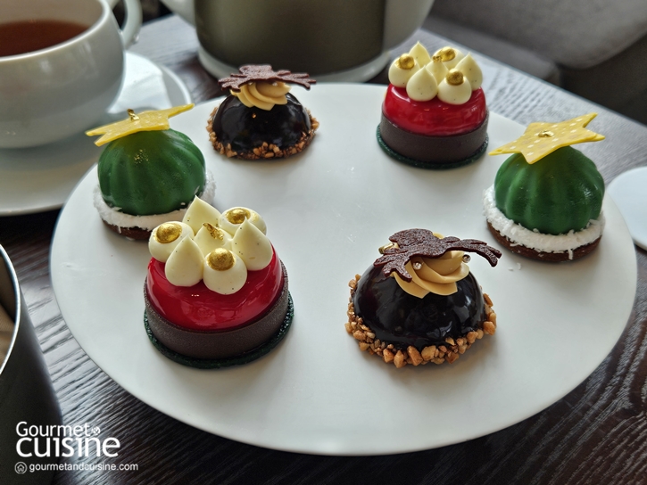 ชวนไปชิม Festive Afternoon Tea ใต้ต้นคริสต์มาสสีม่วง ที่ Waldorf Astoria Bangkok