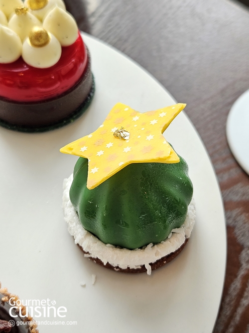 ชวนไปชิม Festive Afternoon Tea ใต้ต้นคริสต์มาสสีม่วง ที่ Waldorf Astoria Bangkok
