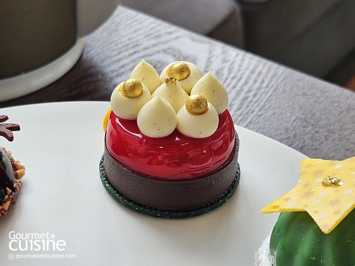 ชวนไปชิม Festive Afternoon Tea ใต้ต้นคริสต์มาสสีม่วง ที่ Waldorf Astoria Bangkok