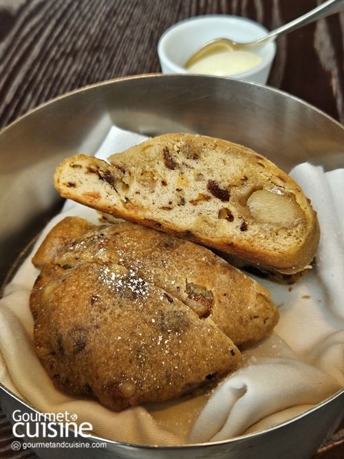 ชวนไปชิม Festive Afternoon Tea ใต้ต้นคริสต์มาสสีม่วง ที่ Waldorf Astoria Bangkok