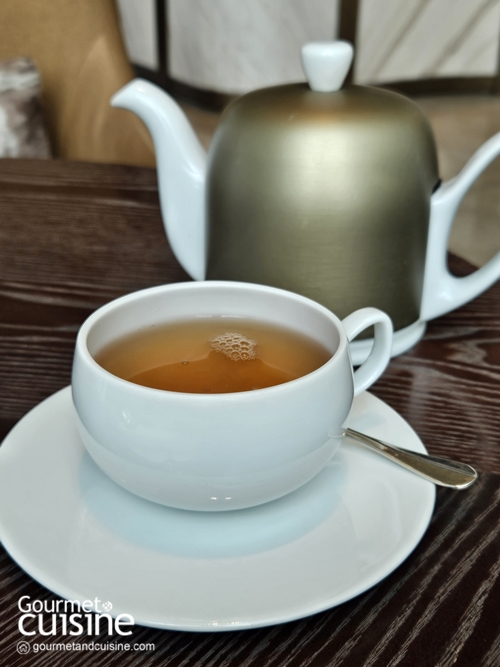 ชวนไปชิม Festive Afternoon Tea ใต้ต้นคริสต์มาสสีม่วง ที่ Waldorf Astoria Bangkok