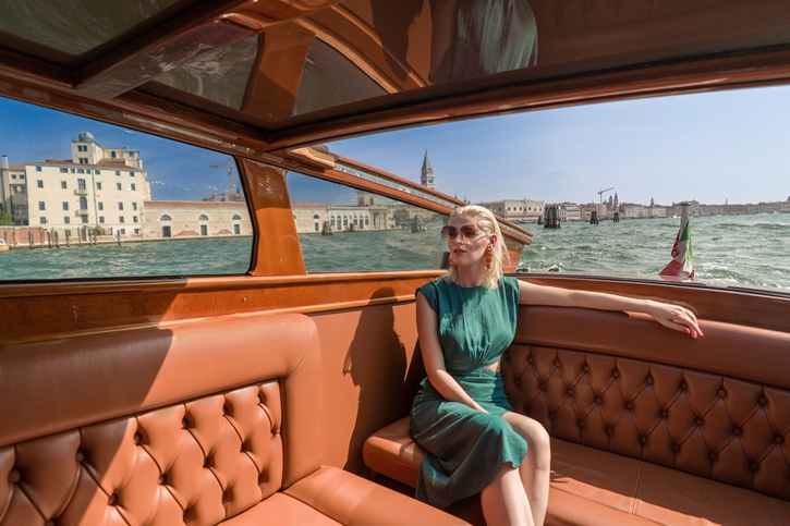 ตามรอยซีรีส์ Emily in Paris สู่เสน่ห์อิตาลี 3 เมืองสุดชิค