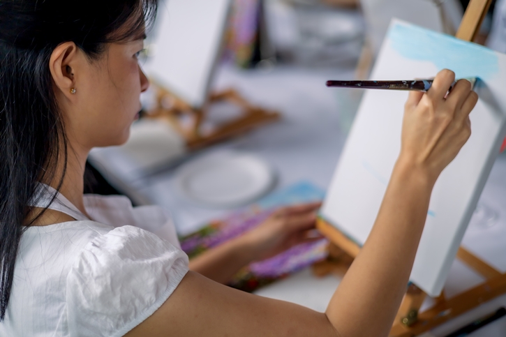 วางโทรศัพท์ แล้วมาจับพู่กัน ระบายสีสันช่วงเทศกาลแห่งความสุข ในบรรยากาศสุดผ่อนคลาย ที่ เมโทร เลานจ์