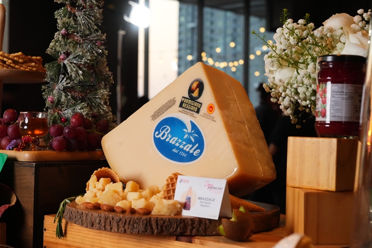 KCG เนรมิตค่ำคืนความสุข พร้อมรื่นรมย์กับมื้ออาหาร “Enjoy Eating Day 2025” ชิมชีส 8 สไตล์จากทั่วโลก ค้นหาชีสที่ใช่ บอกความเป็นตัวเราแบบ “Cheesonality” ร่วมกับเชฟดีกรีระดับโลก จาก KCG Ambassador Chefs