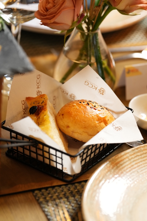 KCG เนรมิตค่ำคืนความสุข พร้อมรื่นรมย์กับมื้ออาหาร “Enjoy Eating Day 2025” ชิมชีส 8 สไตล์จากทั่วโลก ค้นหาชีสที่ใช่ บอกความเป็นตัวเราแบบ “Cheesonality” ร่วมกับเชฟดีกรีระดับโลก จาก KCG Ambassador Chefs