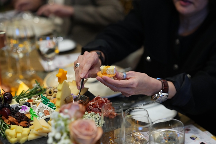 KCG เนรมิตค่ำคืนความสุข พร้อมรื่นรมย์กับมื้ออาหาร “Enjoy Eating Day 2025” ชิมชีส 8 สไตล์จากทั่วโลก ค้นหาชีสที่ใช่ บอกความเป็นตัวเราแบบ “Cheesonality” ร่วมกับเชฟดีกรีระดับโลก จาก KCG Ambassador Chefs