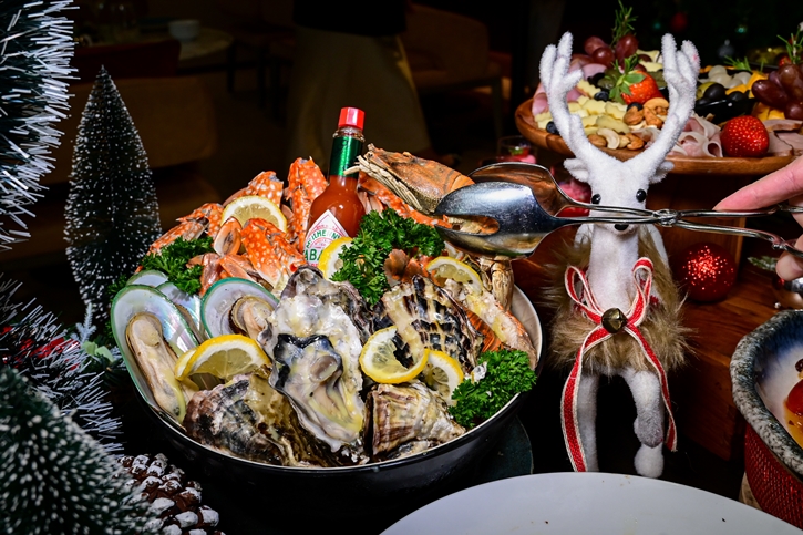 เทศกาลแห่งความอบอุ่นพร้อมก้าวสู่ปีใหม่ที่เปี่ยมความสุข ต้อนรับทุกช่วงเวลาพร้อมสิ่งใหม่ด้วยรอยยิ้ม