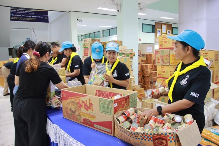 ชมรมภริยาทหารเรือจังหวัดสงขลา ร่วมบรรจุและมอบถุงยังชีพช่วยผู้ประสบอุทกภัย พื้นที่อำเภอสทิงพระ
