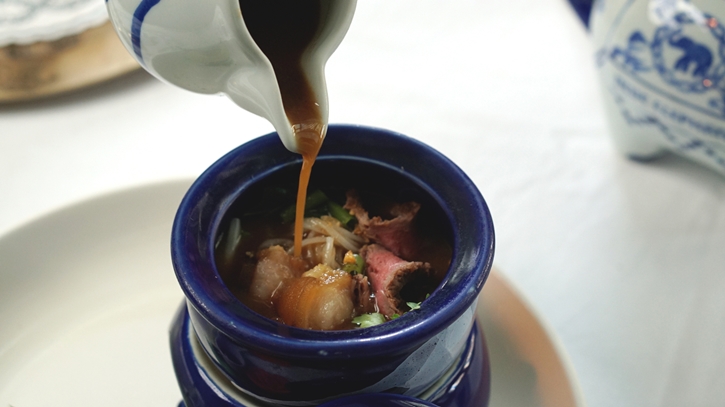 บลู เอเลเฟ่นท์ ฉลองค่ำคืนส่งท้ายปีเก่าด้วยเมนู “Golden Symphony” รังสรรค์รสชาติแห่งความสุข เคล้าท่วงทำนองทองคำ แห่งศิลปะอาหารไทยต้นตำรับ