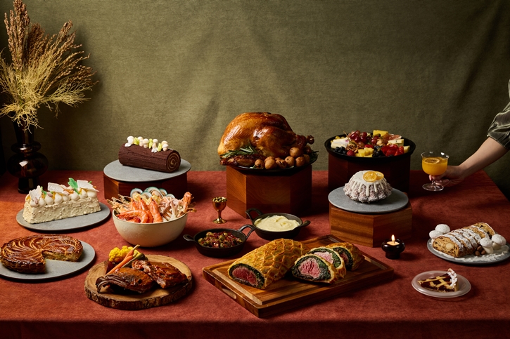 เฉลิมฉลองเทศกาลแห่งความสุขส่งท้ายปี  ที่ห้องอาหาร เดอะ คิทเช่น เทเบิ้ล โรงแรมดับเบิ้ลยู กรุงเทพ