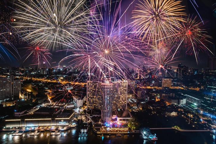 เฉลิมฉลองฤดูกาลแห่งความสุขริมแม่น้ำเจ้าพระยา ที่โรงแรมรอยัล ออคิด เชอราตัน ริเวอร์ไซด์ กรุงเทพฯ