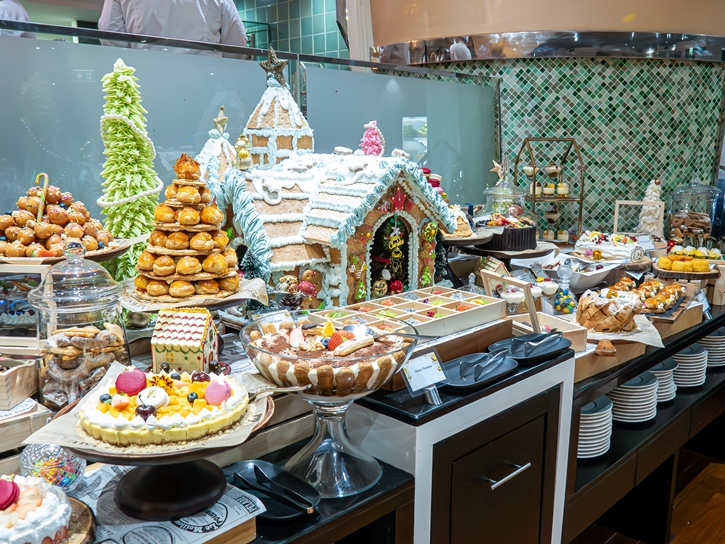 เฉลิมฉลองฤดูกาลแห่งความสุขริมแม่น้ำเจ้าพระยา ที่โรงแรมรอยัล ออคิด เชอราตัน ริเวอร์ไซด์ กรุงเทพฯ