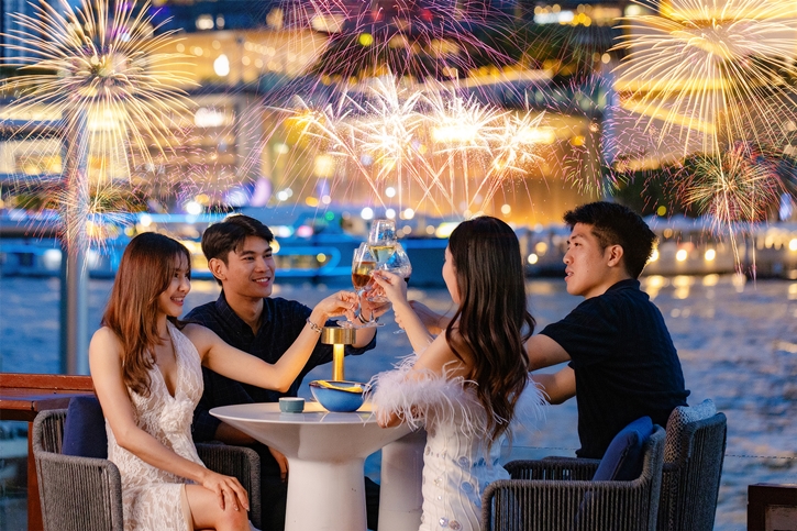 เฉลิมฉลองฤดูกาลแห่งความสุขริมแม่น้ำเจ้าพระยา ที่โรงแรมรอยัล ออคิด เชอราตัน ริเวอร์ไซด์ กรุงเทพฯ