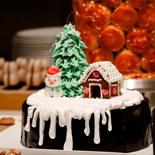 เฉลิมฉลองเทศกาลแห่งความสุข กับประสบการณ์อาหารสุดพิเศษส่งท้ายปี ห้องอาหารช้อนส้อม โรงแรมคอร์ทยาร์ด บาย แมริออท กรุงเทพฯ สุวรรณภูมิ แอร์พอร์ต