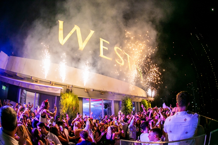 โรงแรมเดอะ เวสทิน แกรนด์ สุขุมวิท กรุงเทพฯ ขอเชิญชวนทุกท่านร่วมเฉลิมฉลองเทศกาลแห่งความสุขส่งท้ายปี