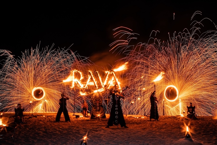 เคานต์ดาวน์สุดอลังริมหาดหรู! ต้อนรับปีใหม่สุดปังกับ 3 ประสบการณ์สุดเอ็กซ์คลูซีฟที่ Rava Beach Club บีชคลับที่ยาวที่สุดในไทย ริมหาดบางเทา จ.ภูเก็ต