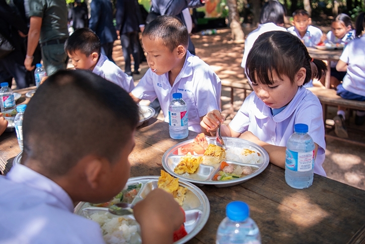 “โครงการซีพีเลี้ยงไก่ไข่เพื่ออาหารกลางวันนักเรียน” ไข่ไก่ไม่ใช่แค่อาหารกลางวัน แต่คือบทเรียนชีวิตของเด็กในพื้นที่ห่างไกล