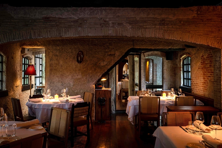 Quilombo สเต๊กเฮาส์สไตล์อาร์เจนตินาในปราสาทหินใจกลางทองหล่อ