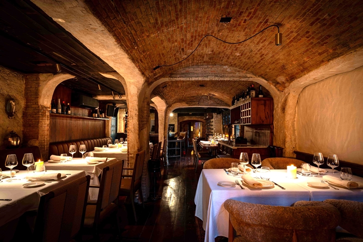 Quilombo สเต๊กเฮาส์สไตล์อาร์เจนตินาในปราสาทหินใจกลางทองหล่อ